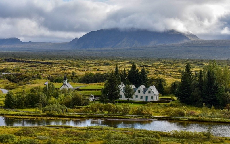 JOUR 2: Thingvellir – Gullfoss – Skálholt – Thjórsadalur – Hella